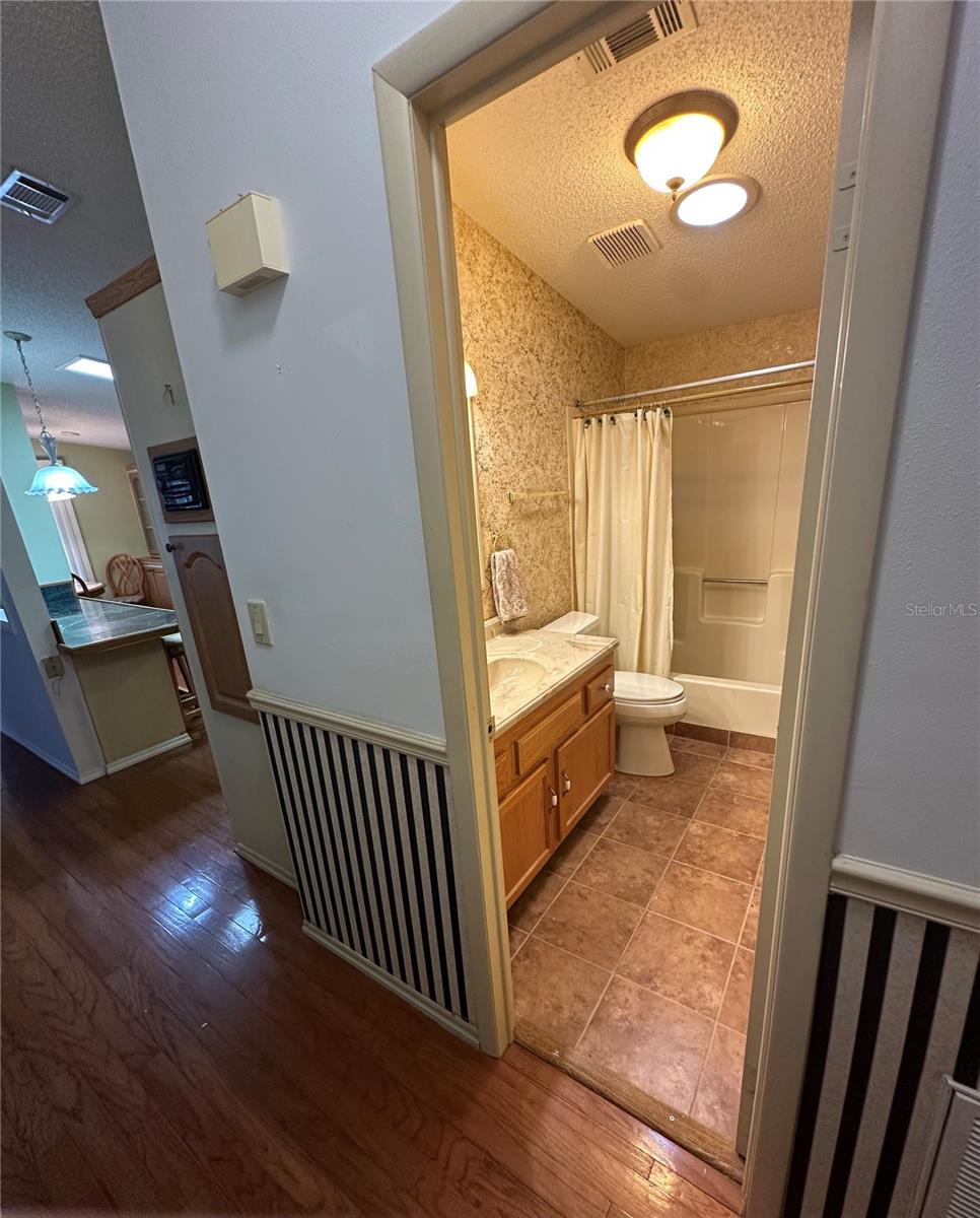 Image 24 of 38 For 907 Orchid Street