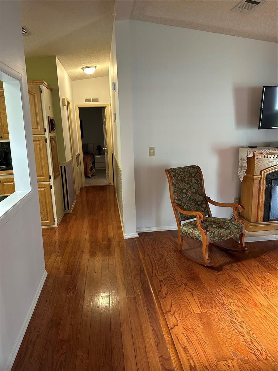 Image 26 of 38 For 907 Orchid Street