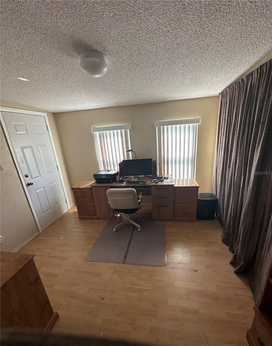 Image 27 of 38 For 907 Orchid Street