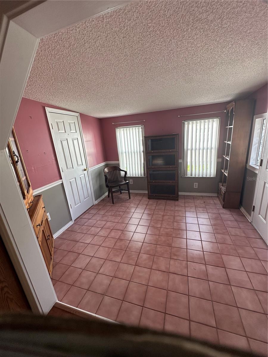 Image 4 of 38 For 907 Orchid Street