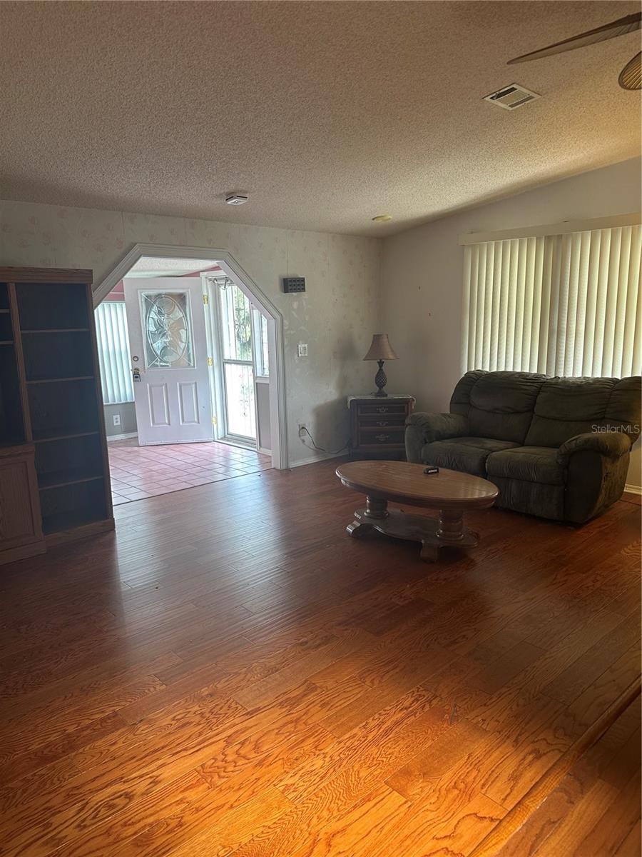 Image 5 of 38 For 907 Orchid Street