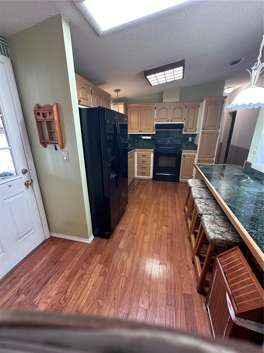 Image 9 of 38 For 907 Orchid Street