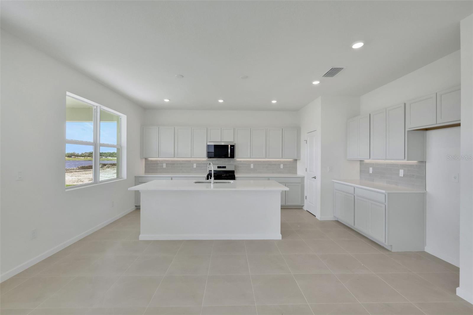 Image 25 of 28 For 10693 Suncrest Loop