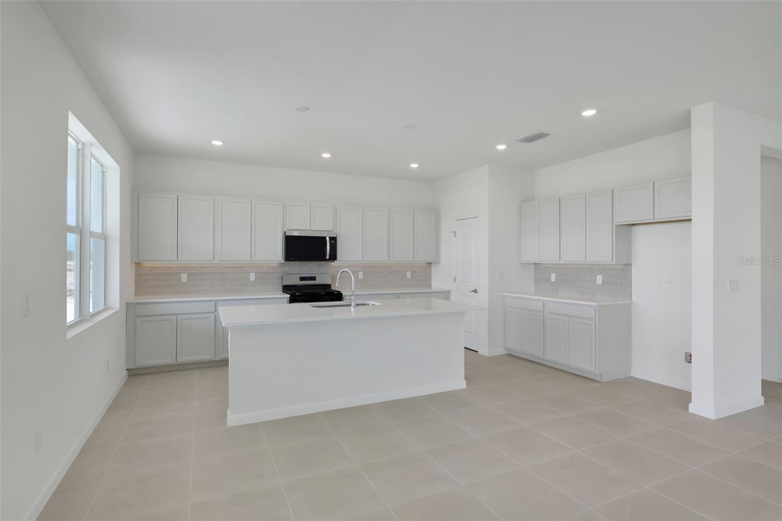 Image 26 of 28 For 10693 Suncrest Loop