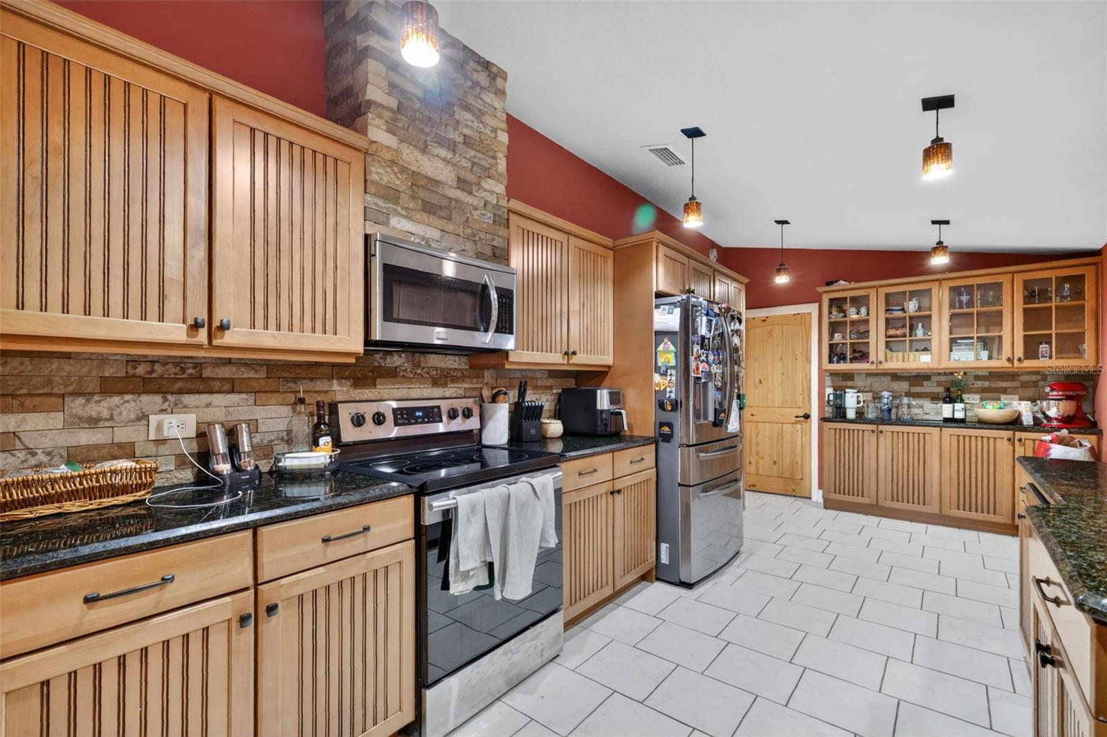 Image 10 of 28 For 5713 Lake Street