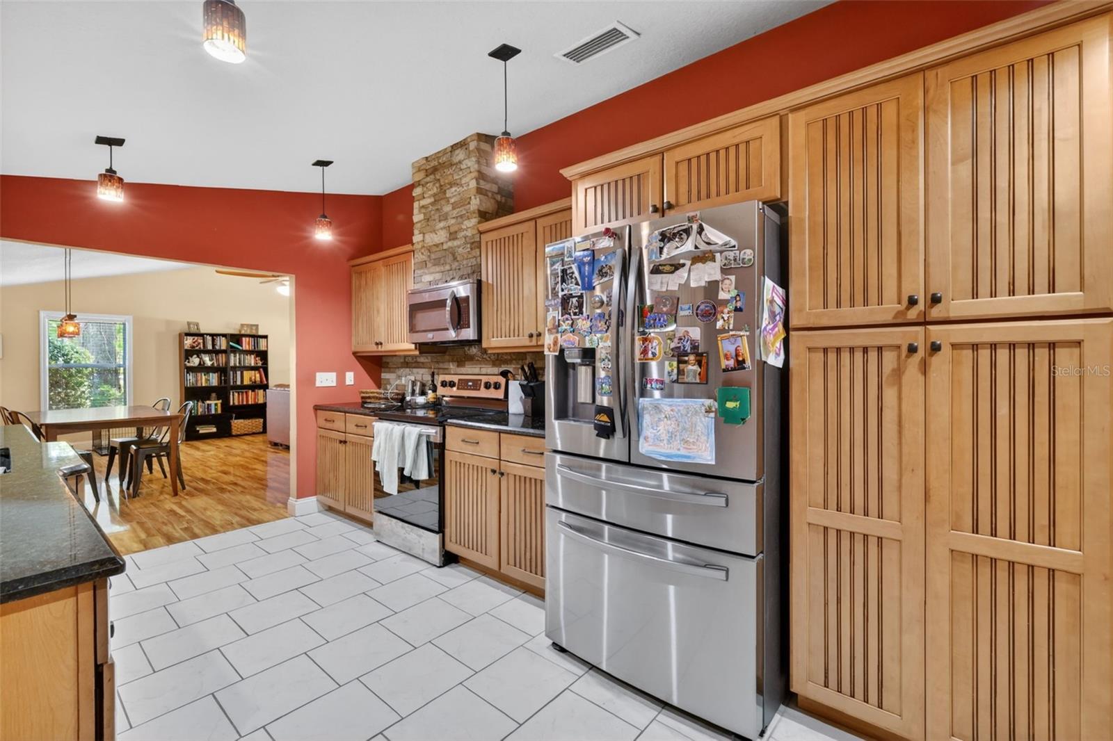 Image 11 of 28 For 5713 Lake Street