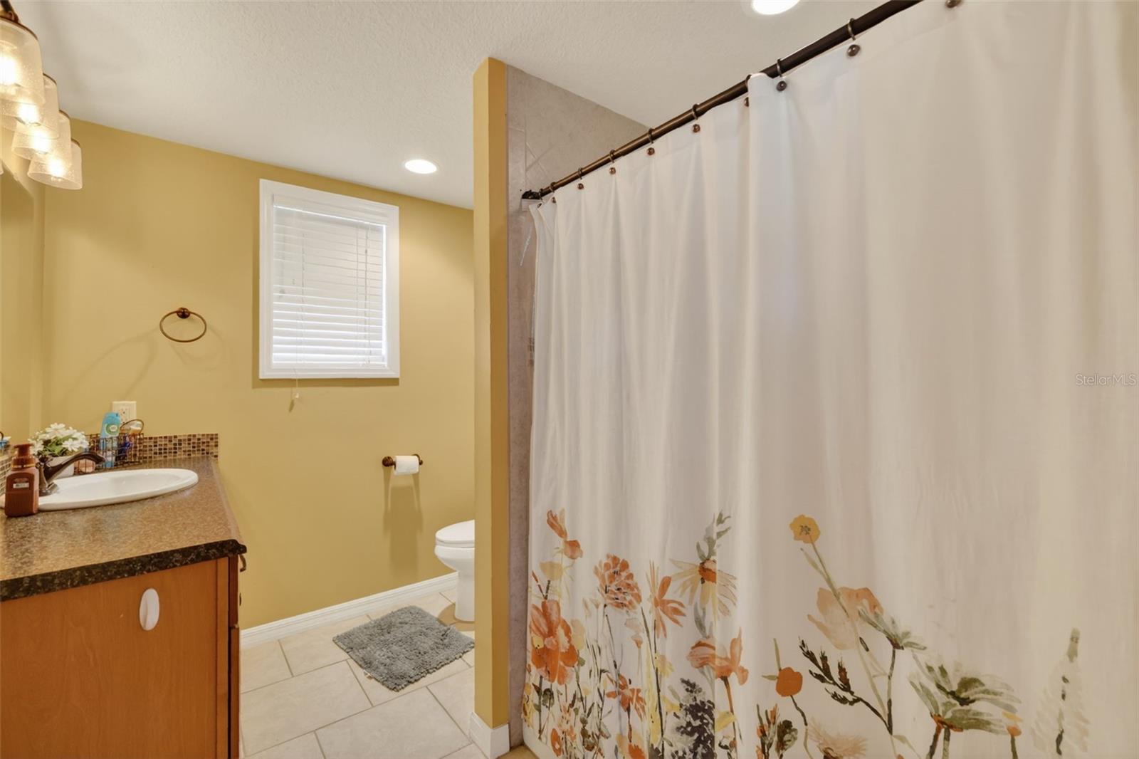 Image 15 of 28 For 5713 Lake Street