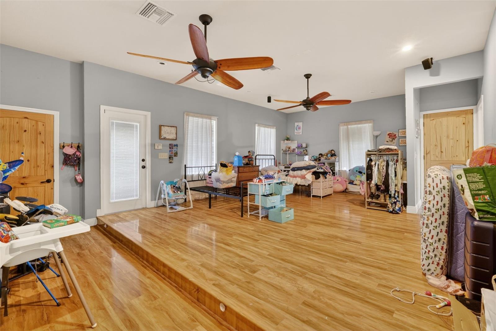 Image 17 of 28 For 5713 Lake Street