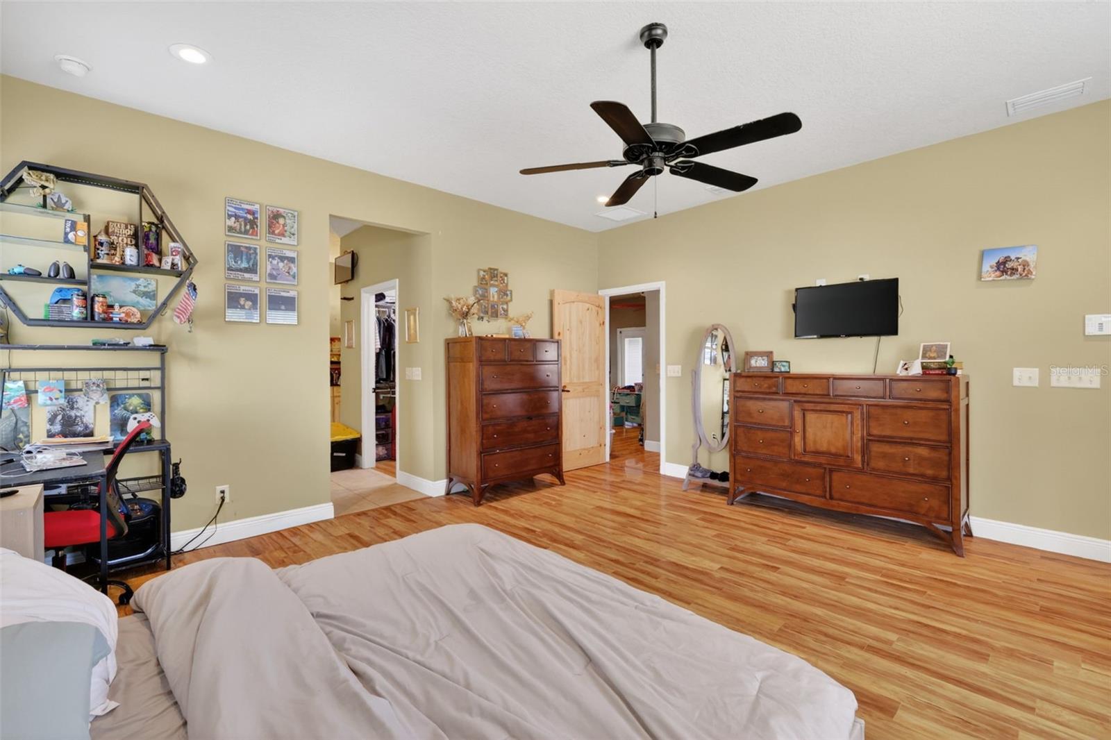 Image 20 of 28 For 5713 Lake Street