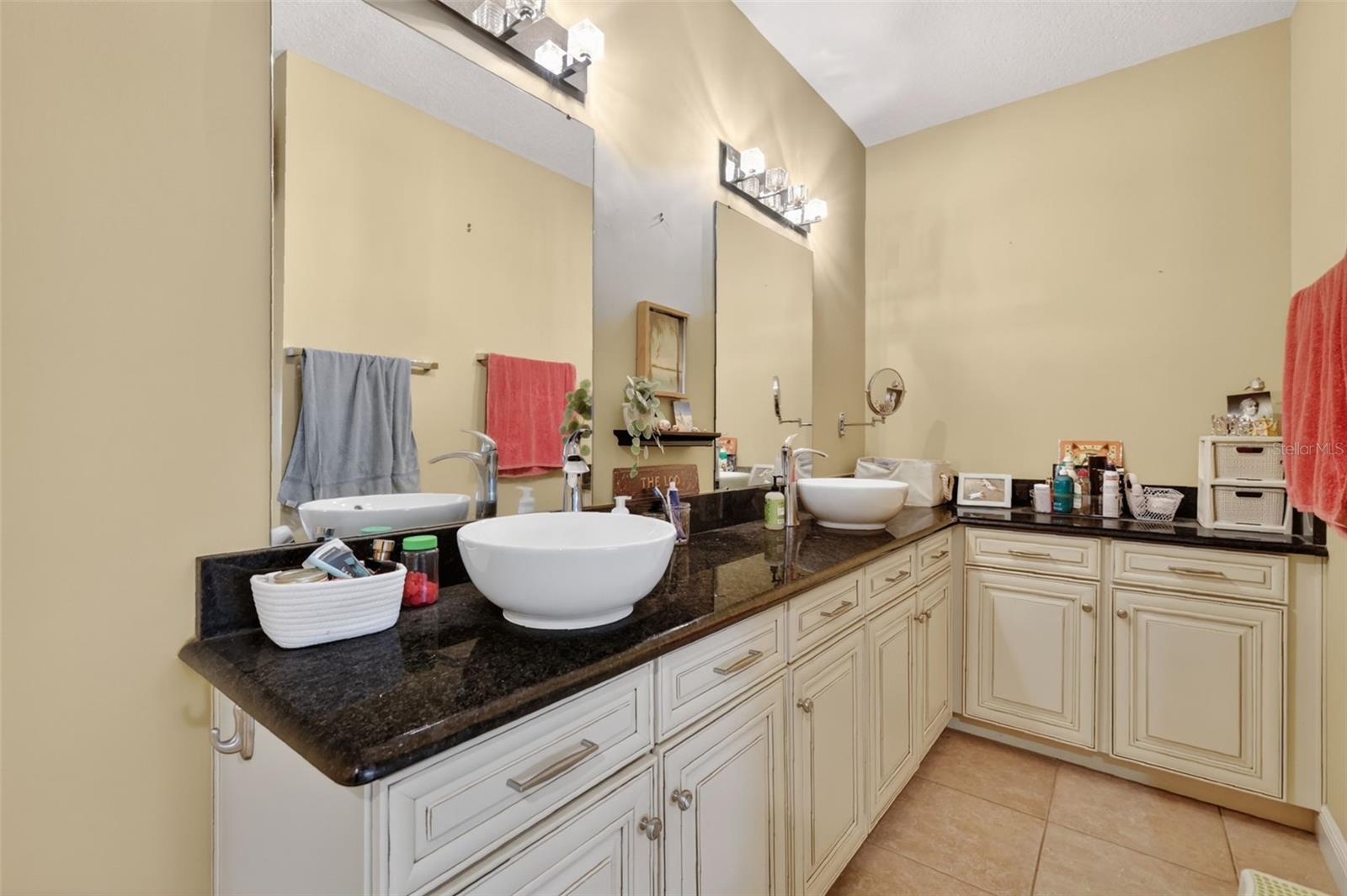 Image 22 of 28 For 5713 Lake Street