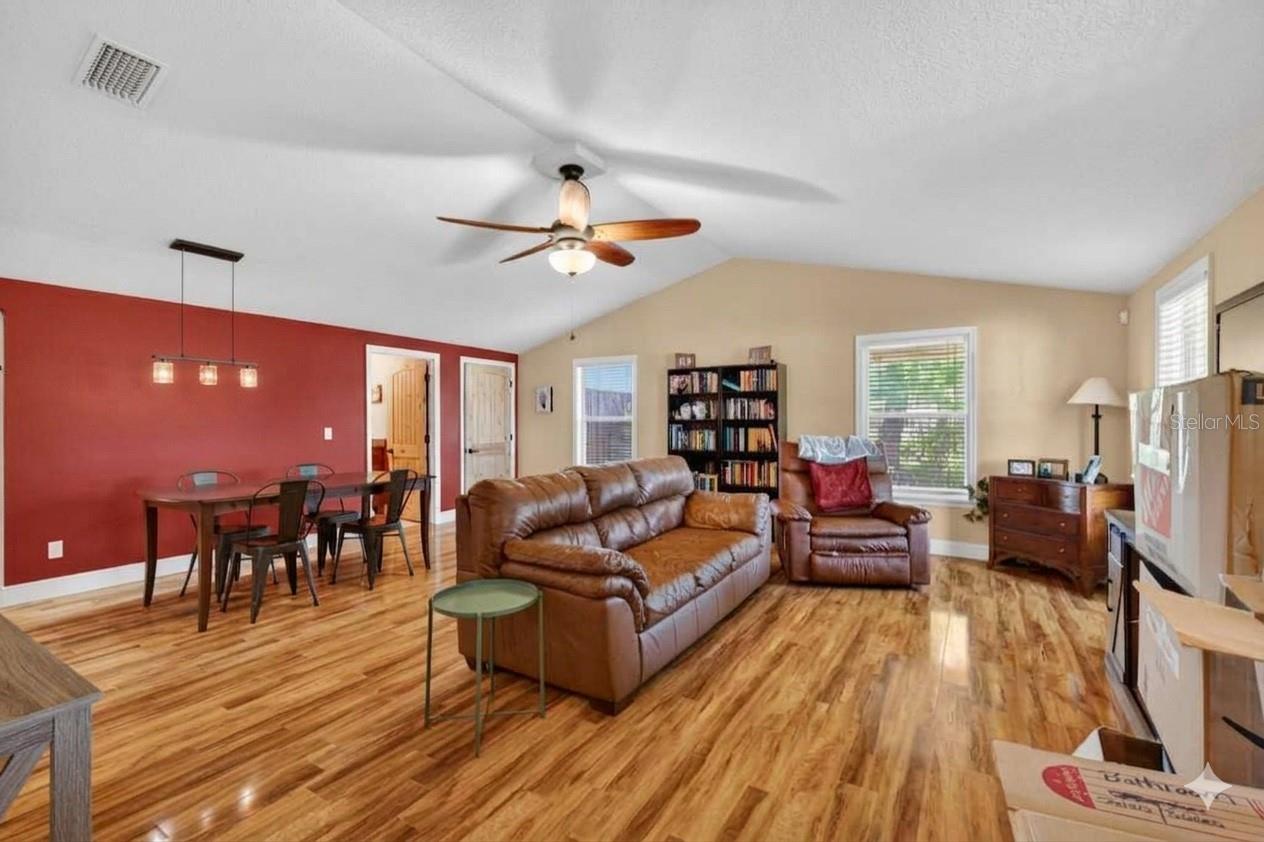 Image 4 of 28 For 5713 Lake Street