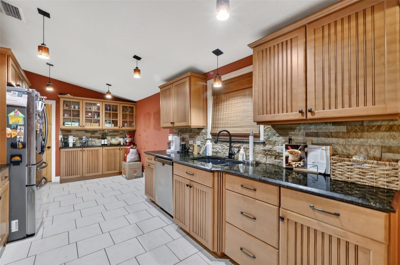 Image 9 of 28 For 5713 Lake Street