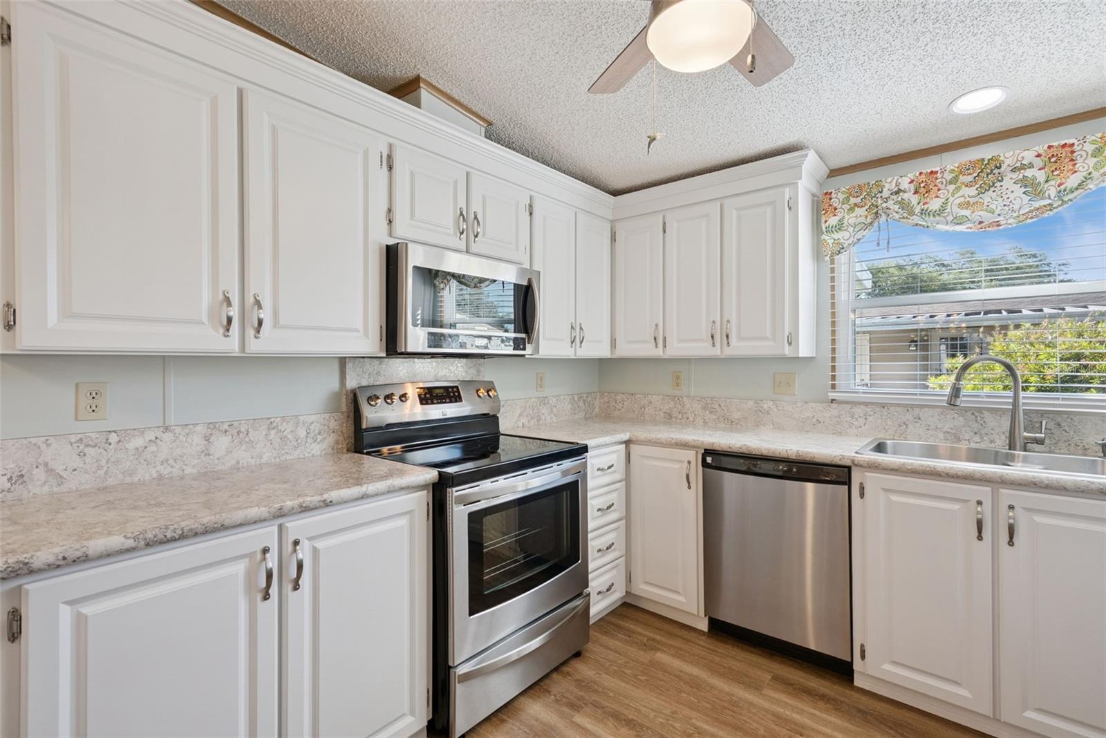 Image 17 of 65 For 24814 Pine Hill