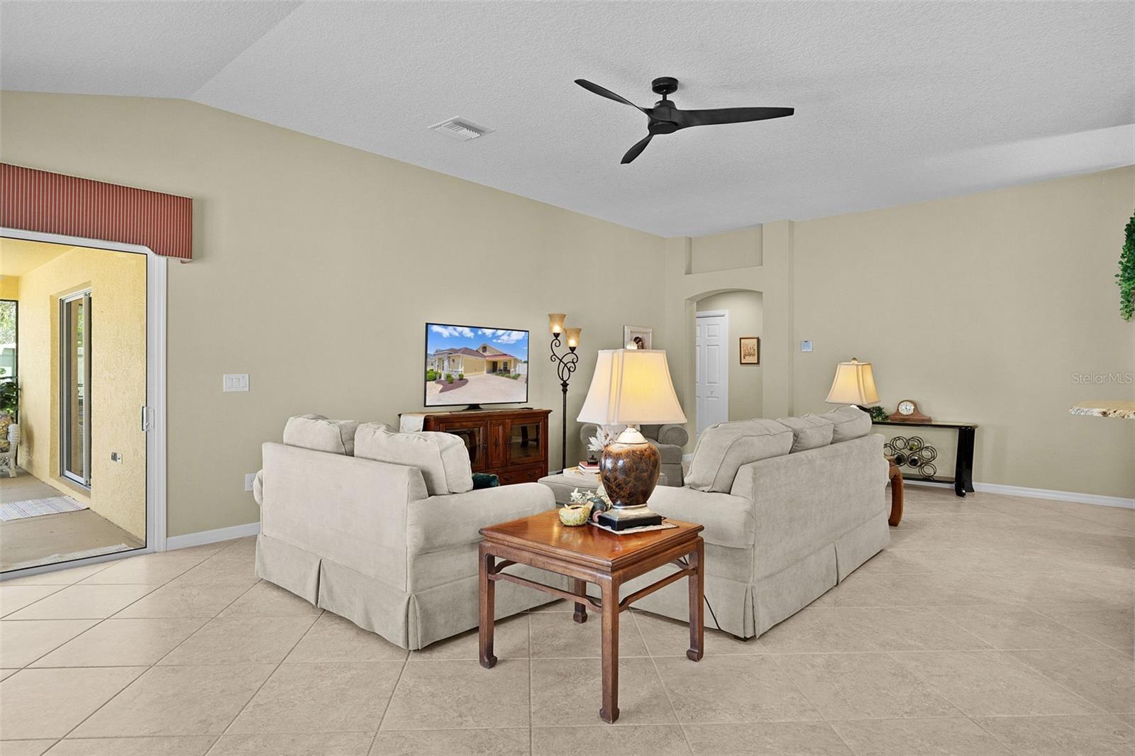 Image 10 of 49 For 2877 Charlevoix Street