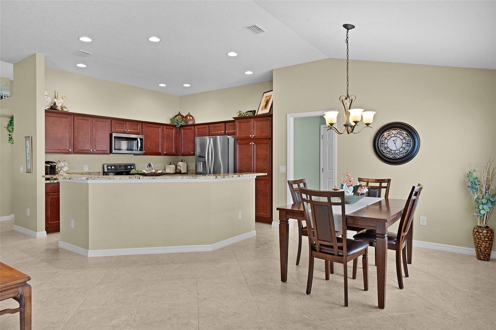 Image 12 of 49 For 2877 Charlevoix Street