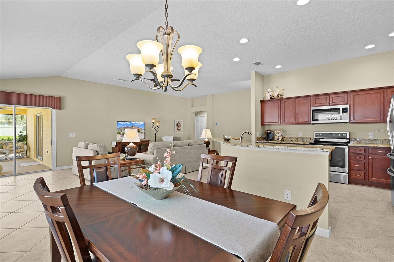 Image 14 of 49 For 2877 Charlevoix Street