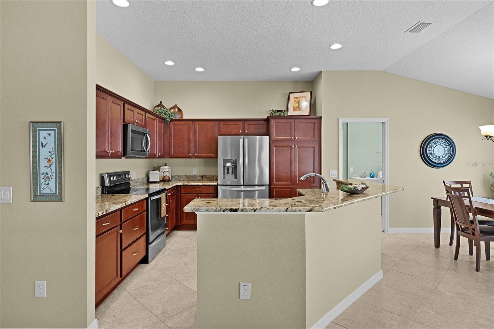 Image 16 of 49 For 2877 Charlevoix Street