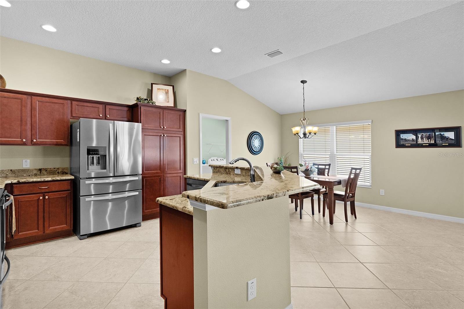 Image 17 of 49 For 2877 Charlevoix Street