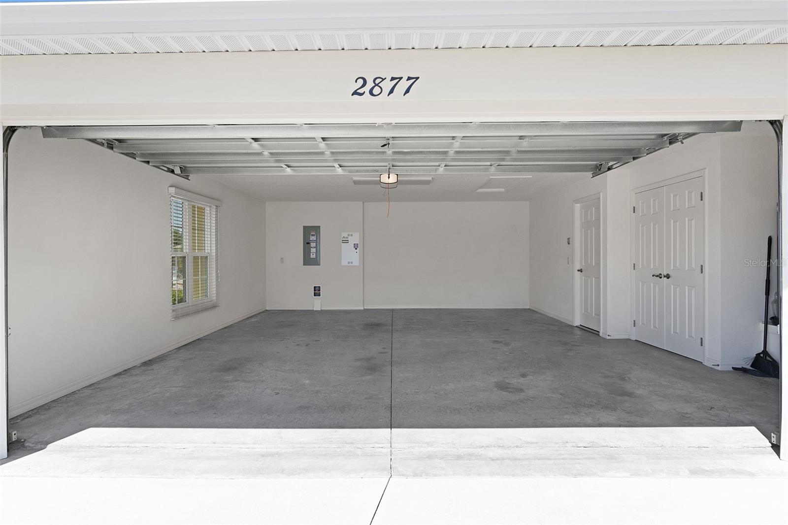 Image 32 of 49 For 2877 Charlevoix Street