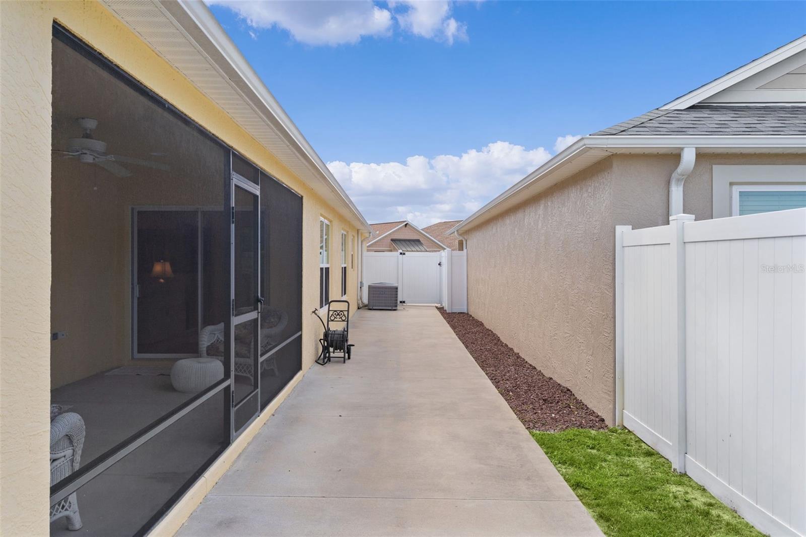 Image 37 of 49 For 2877 Charlevoix Street