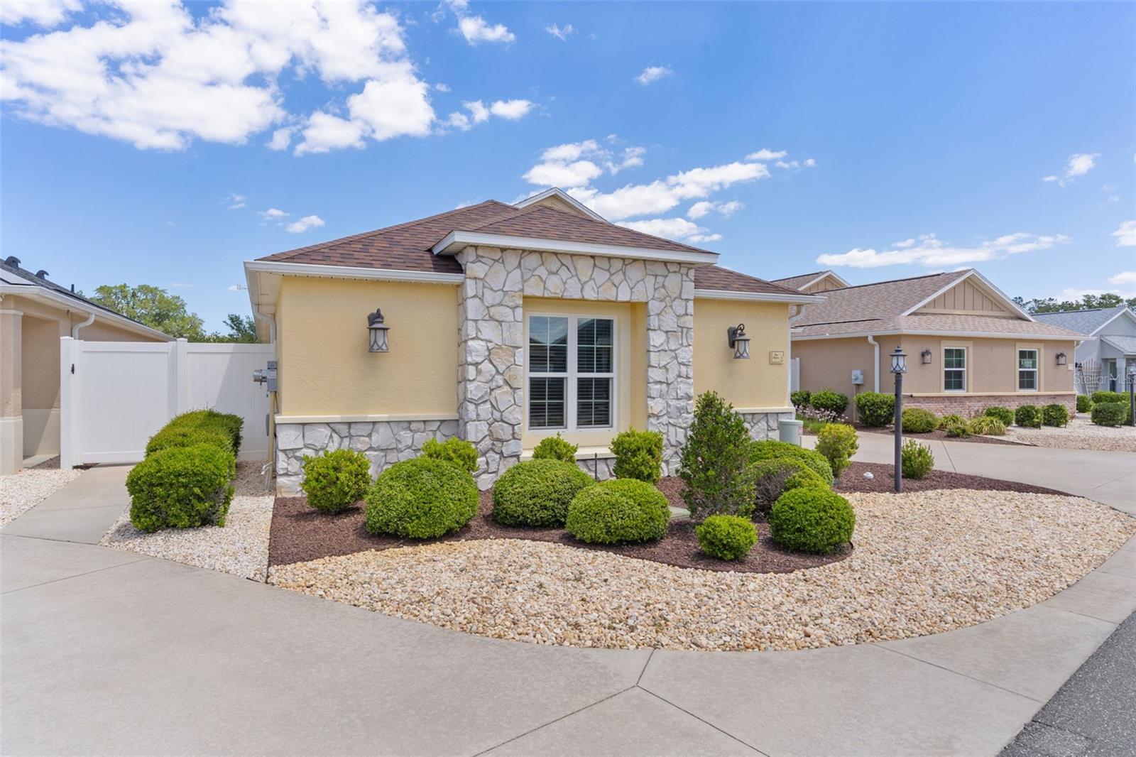 Image 39 of 49 For 2877 Charlevoix Street