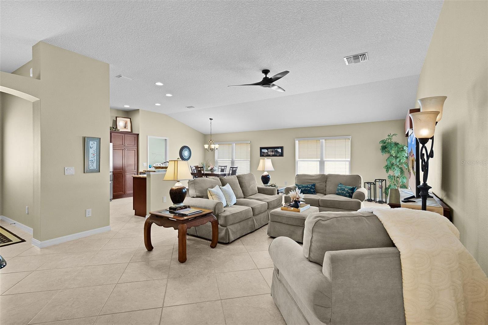 Image 7 of 49 For 2877 Charlevoix Street