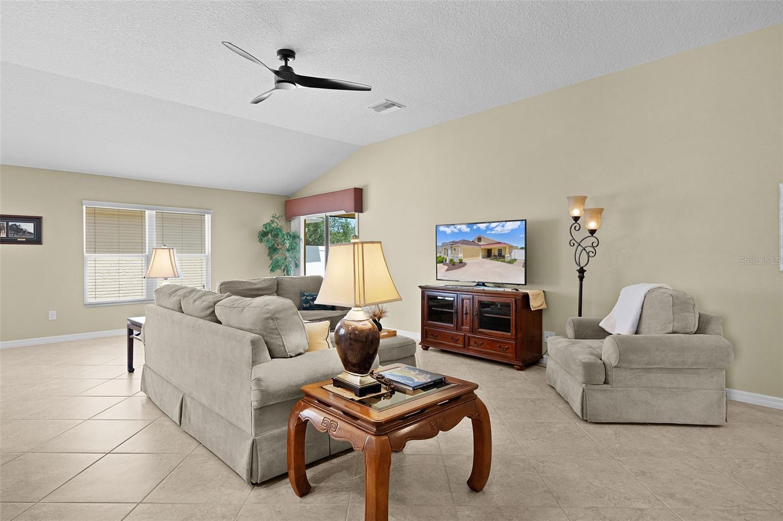 Image 9 of 49 For 2877 Charlevoix Street