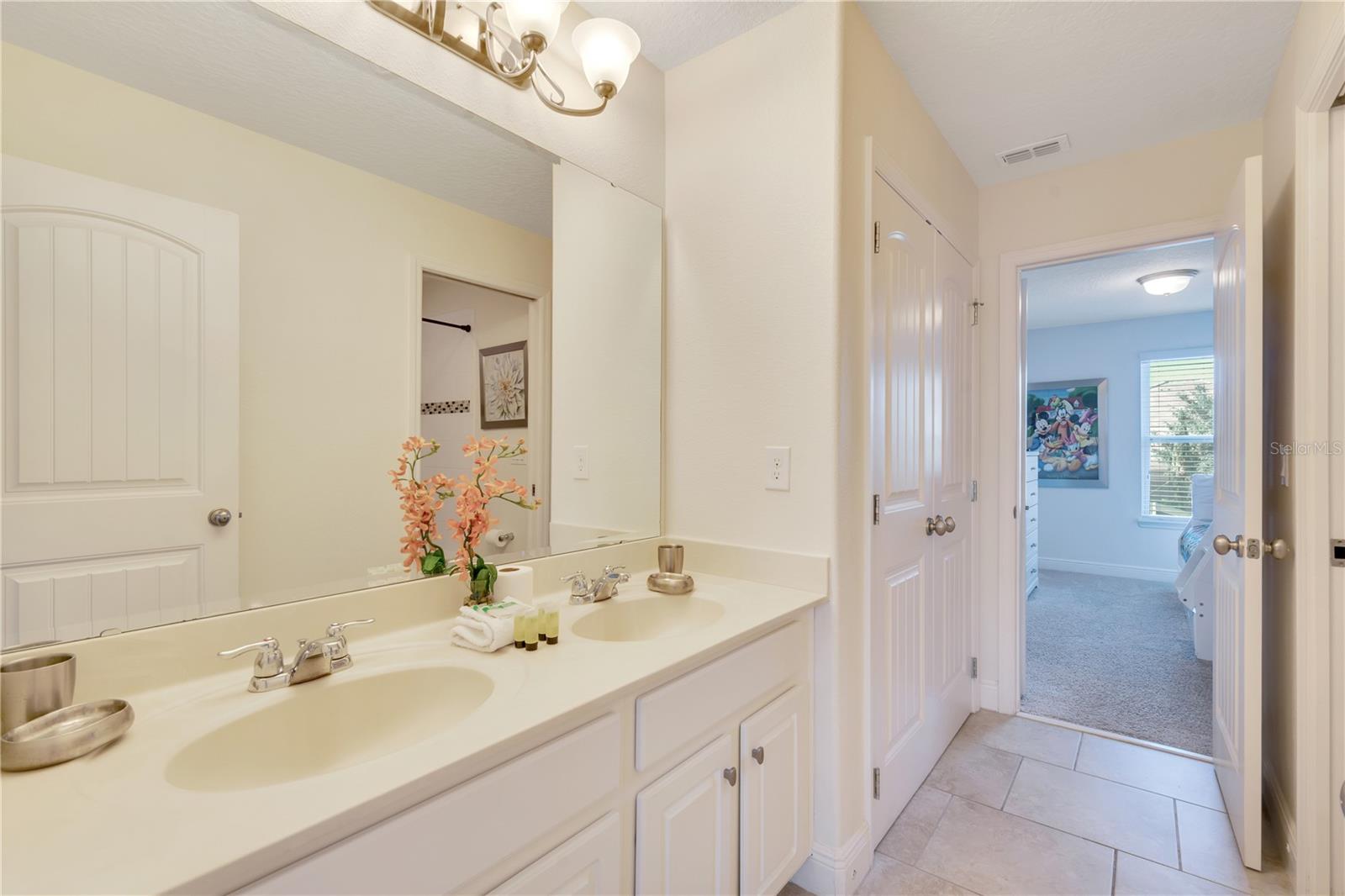 Image 9 of 22 For 4328 Acorn Court