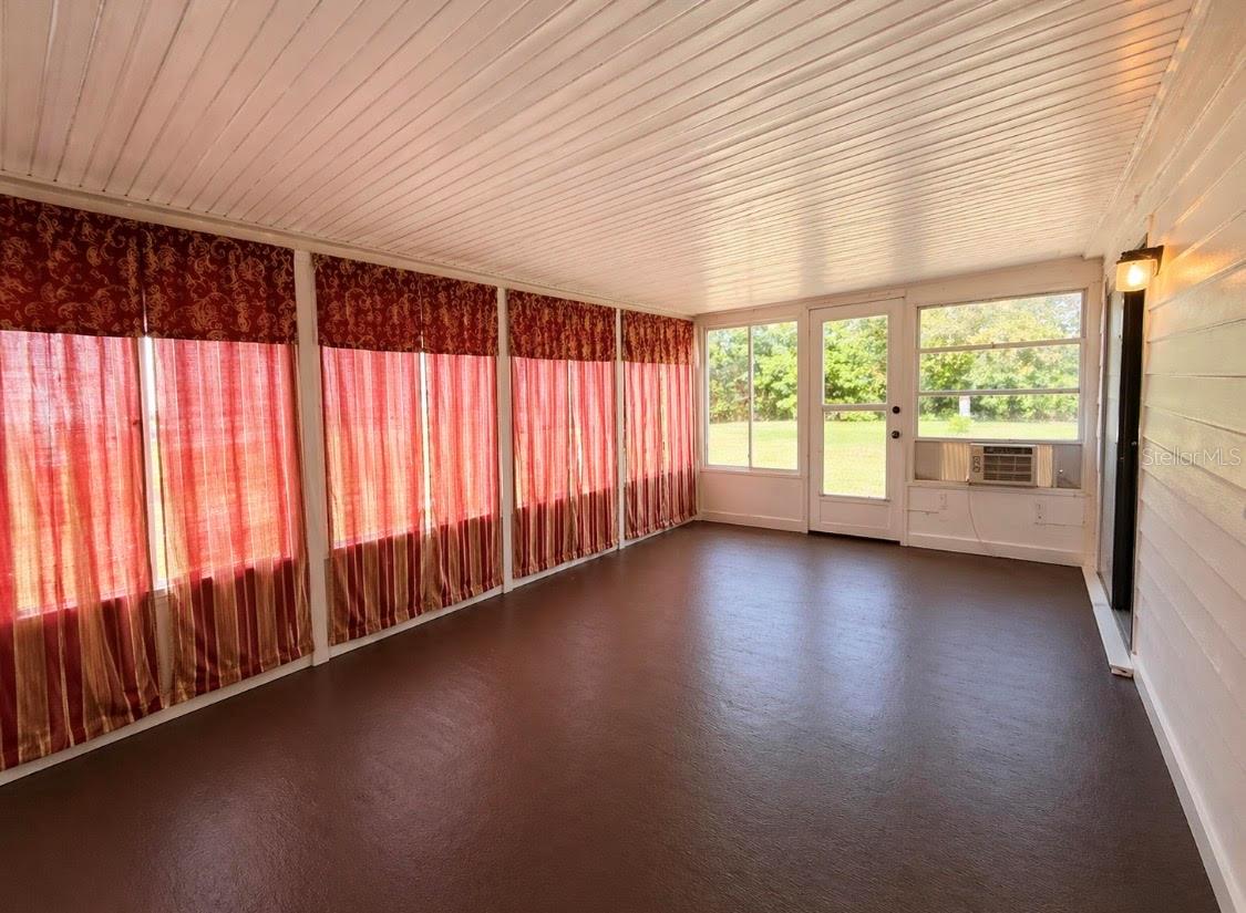 Image 11 of 16 For 11411 Huggins St