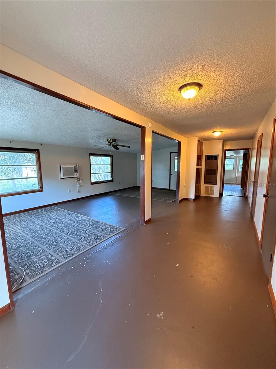 Image 3 of 16 For 11411 Huggins St