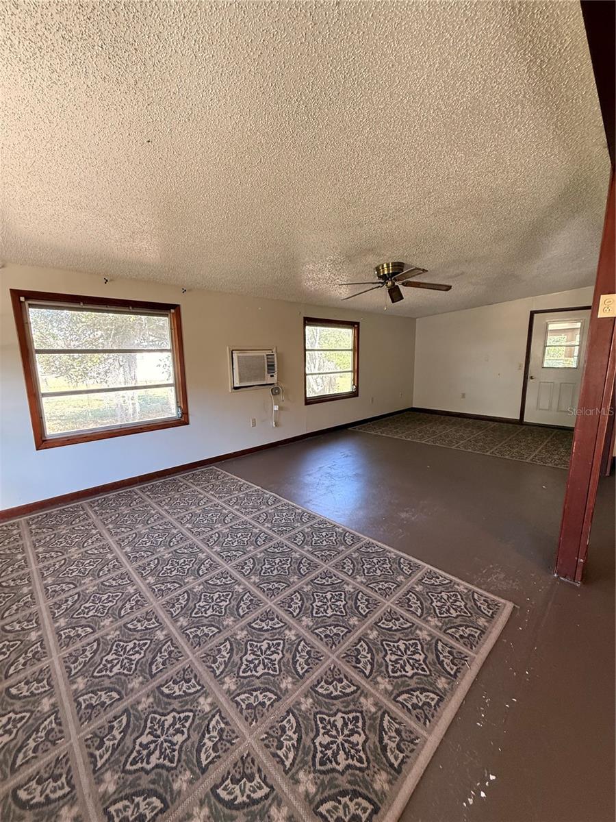 Image 4 of 16 For 11411 Huggins St