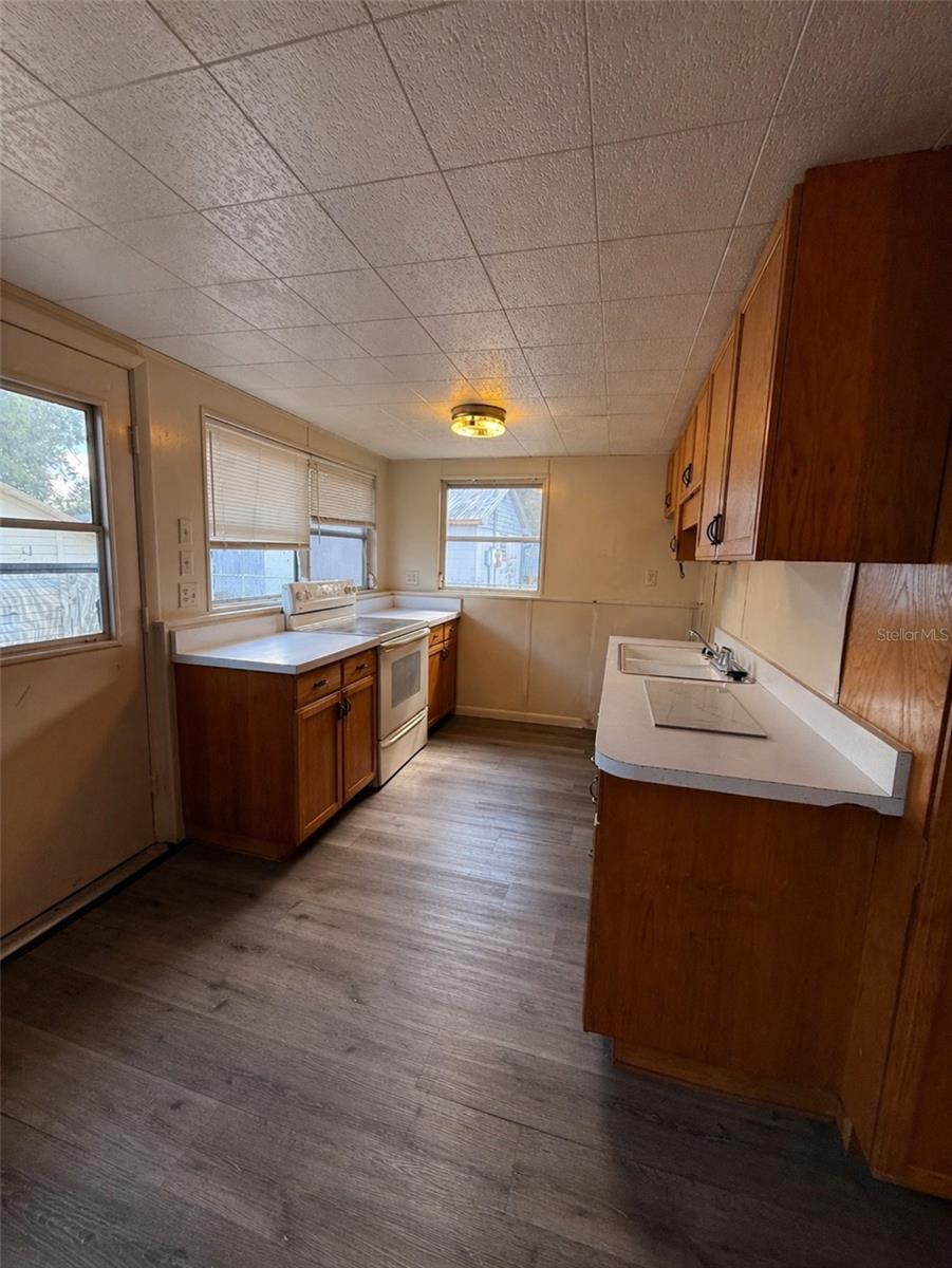 Image 5 of 16 For 11411 Huggins St