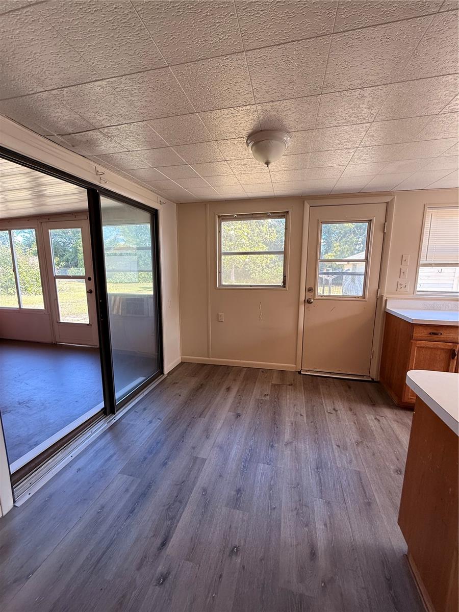 Image 7 of 16 For 11411 Huggins St