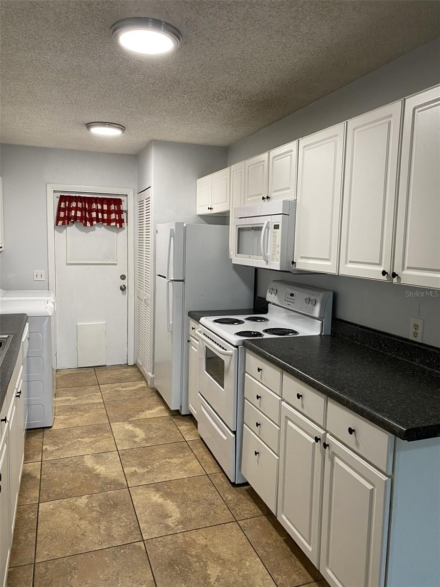 Image 4 of 14 For 12310 Tavares Ridge Court 144