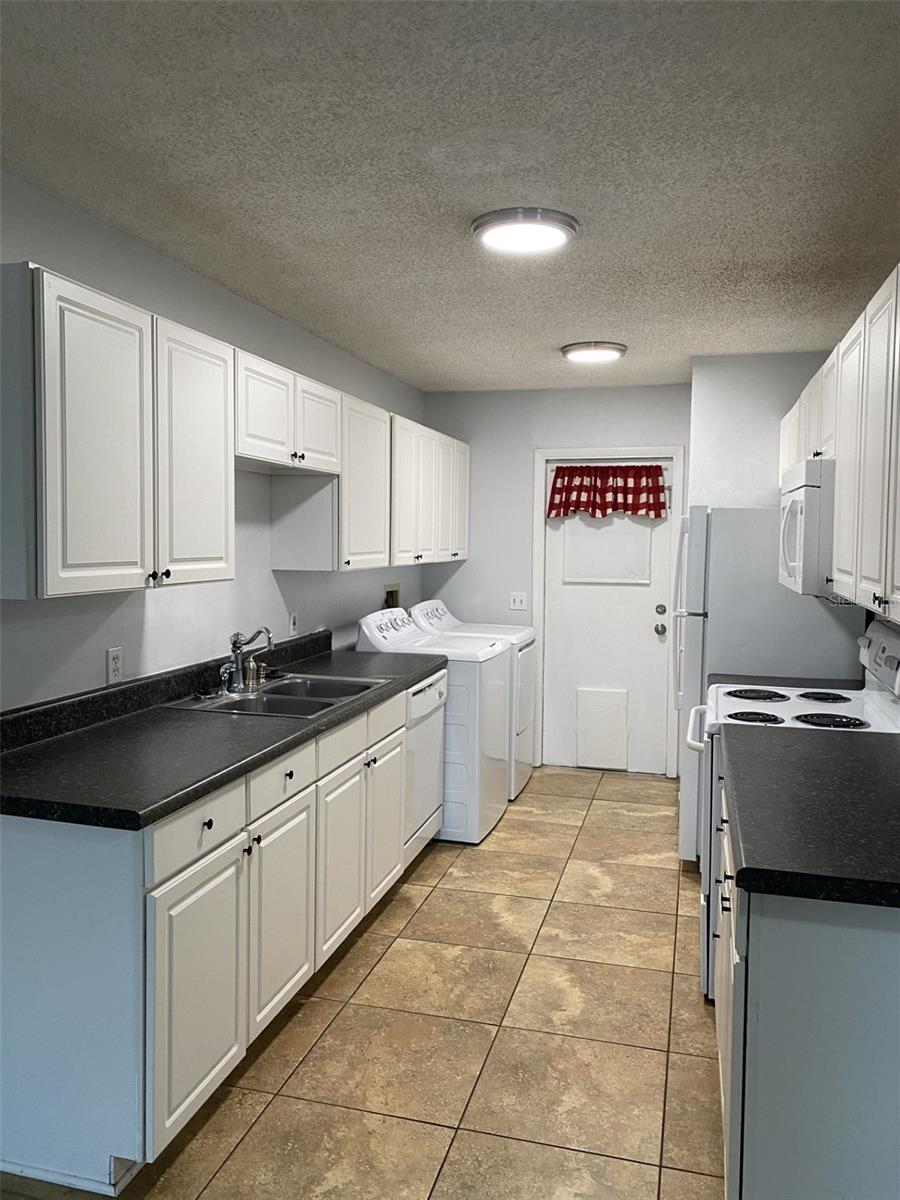 Image 6 of 14 For 12310 Tavares Ridge Court 144