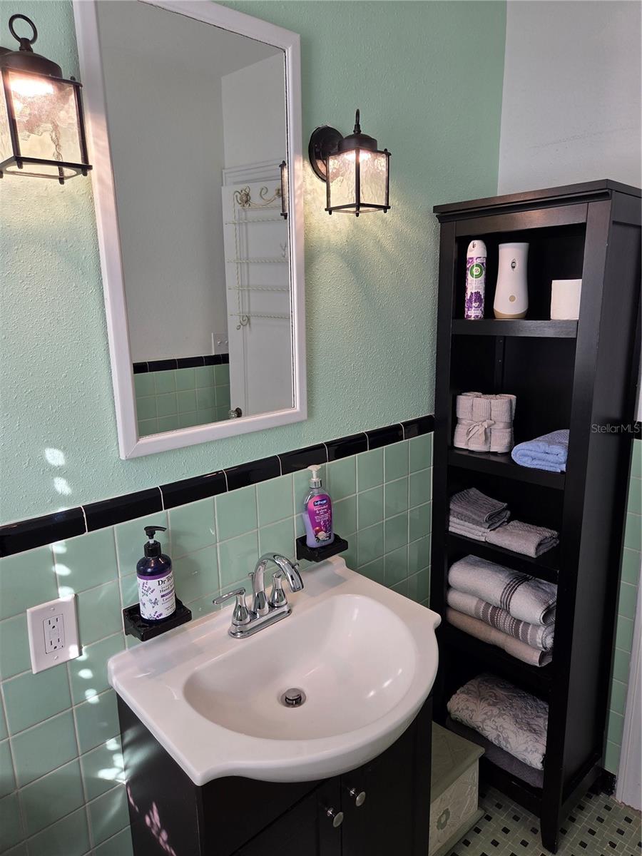 Image 29 of 63 For 112 Dixie Avenue