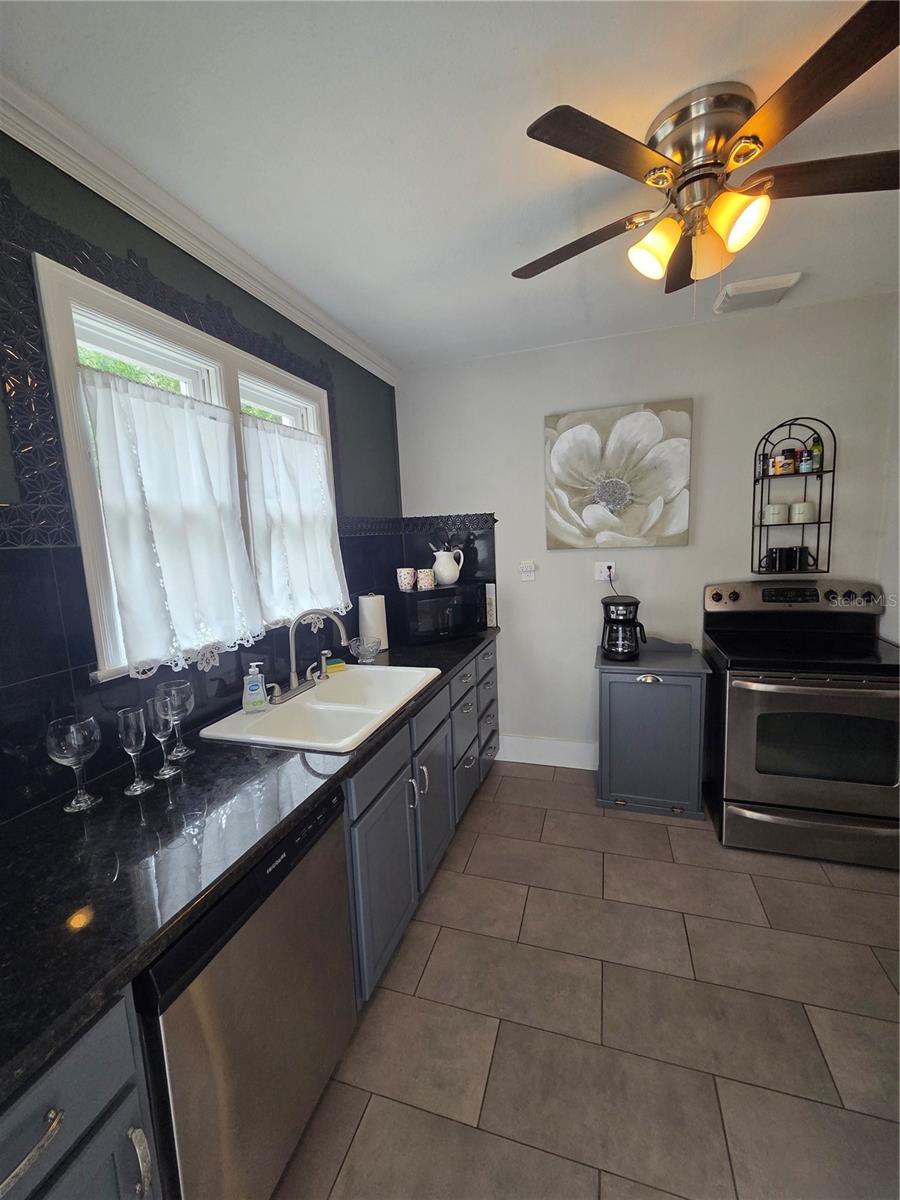 Image 7 of 63 For 112 Dixie Avenue