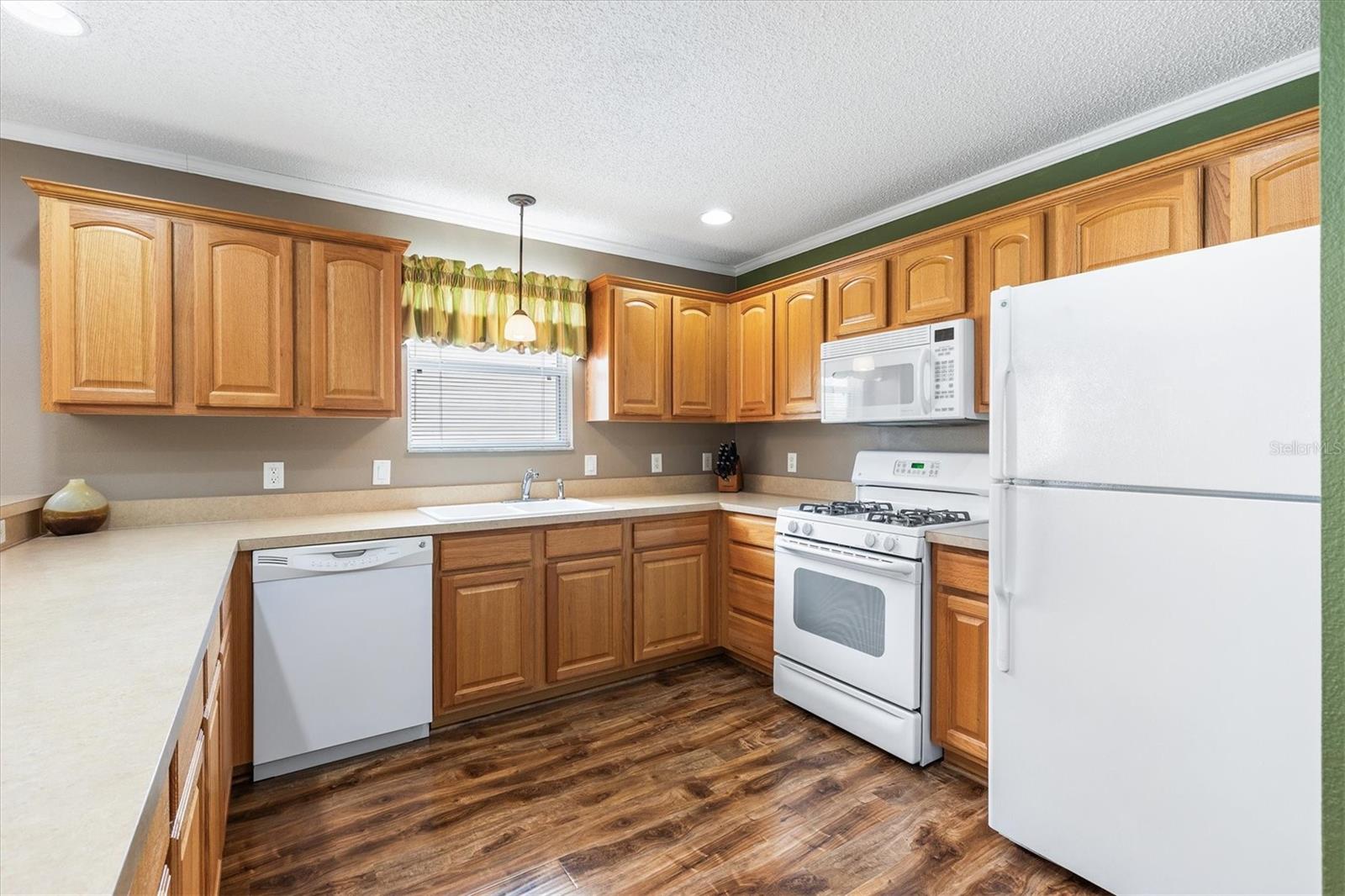 Image 3 of 34 For 979 Smyrna Street