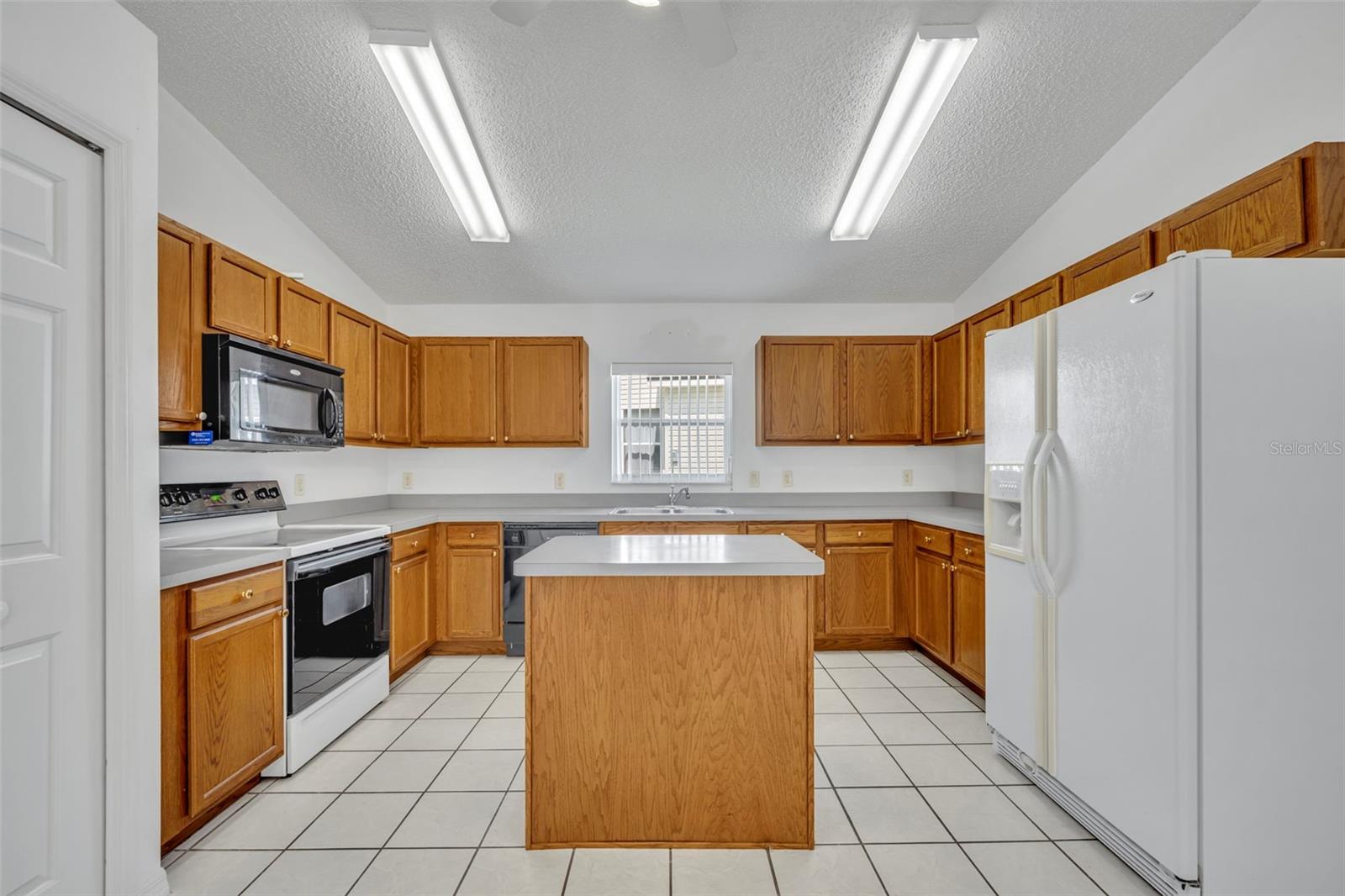 Image 17 of 57 For 4936 Sawgrass Lake Circle