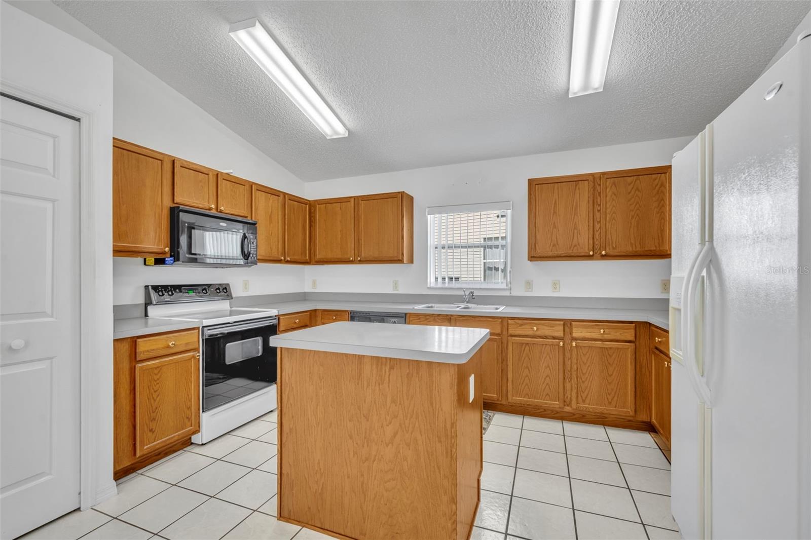 Image 18 of 57 For 4936 Sawgrass Lake Circle