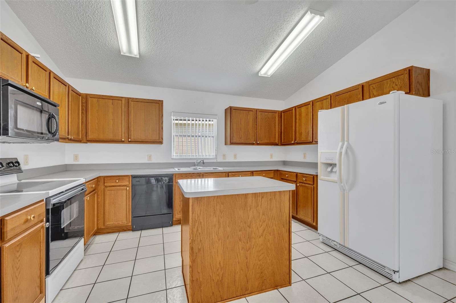 Image 19 of 57 For 4936 Sawgrass Lake Circle