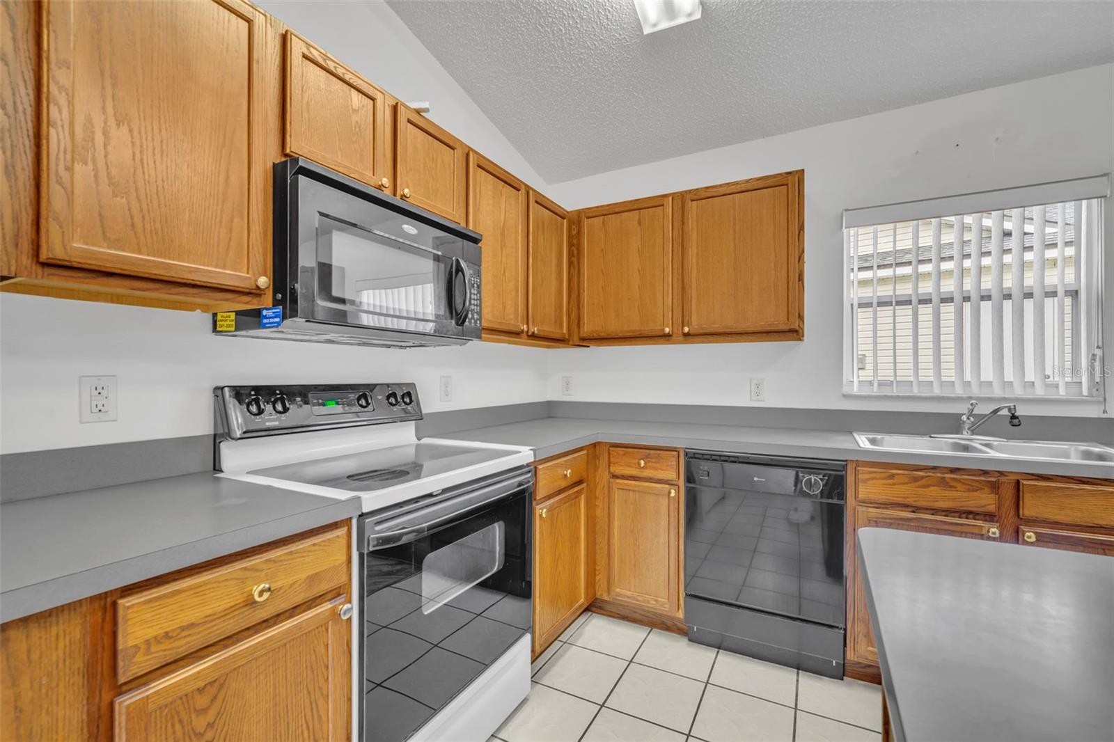 Image 22 of 57 For 4936 Sawgrass Lake Circle