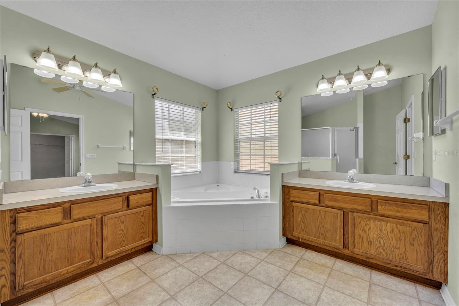 Image 31 of 57 For 4936 Sawgrass Lake Circle