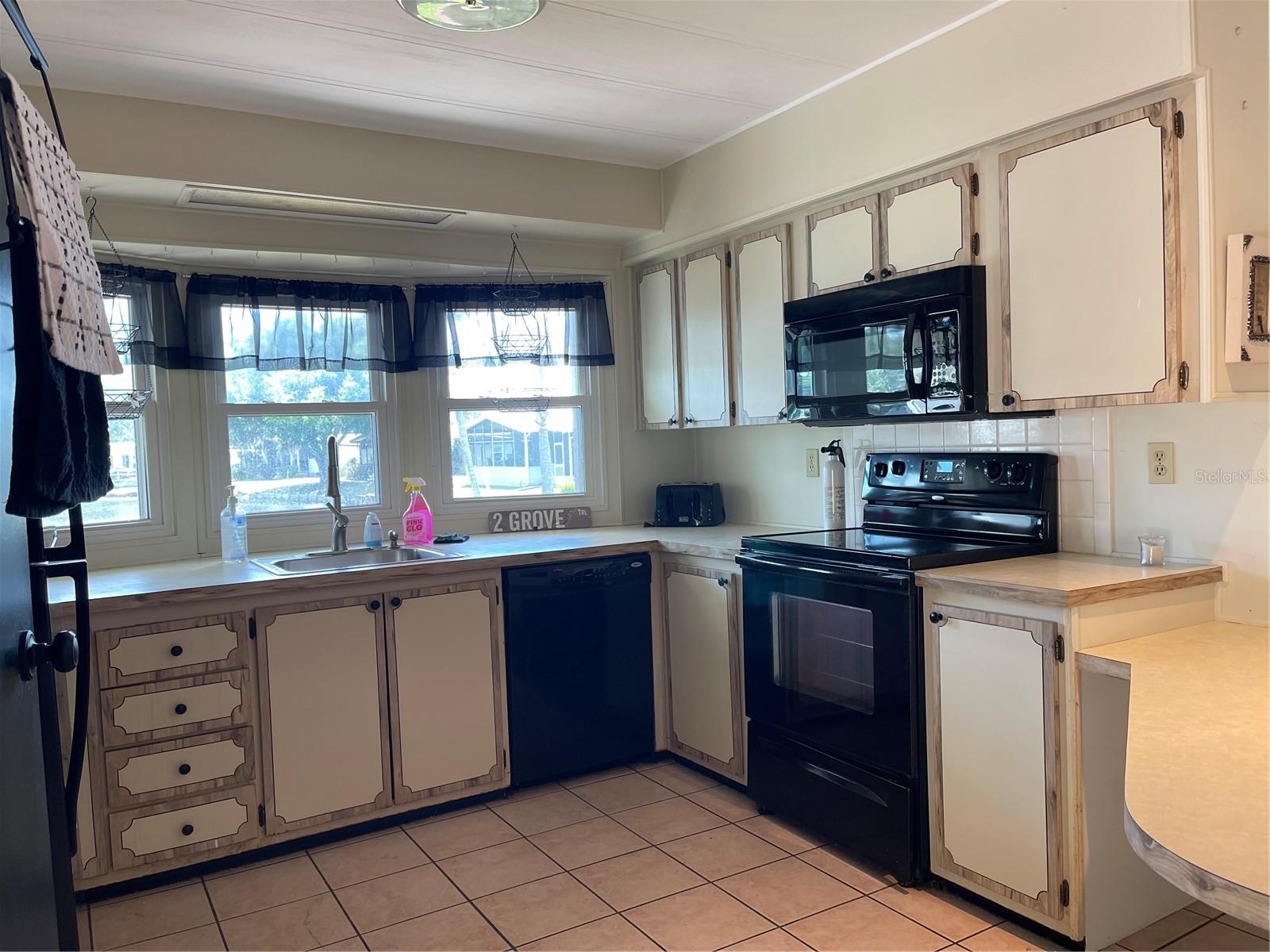 Image 3 of 29 For 2 Grove Trail