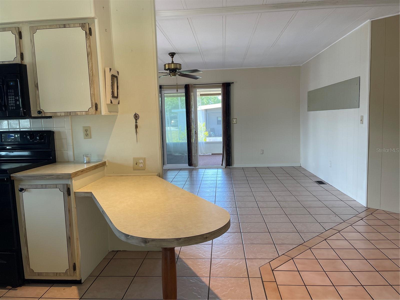 Image 6 of 29 For 2 Grove Trail