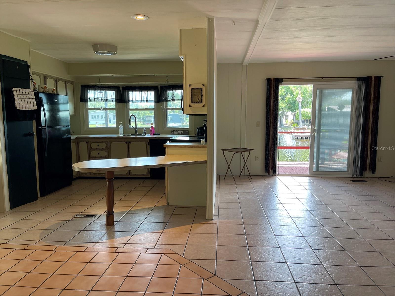 Image 7 of 29 For 2 Grove Trail