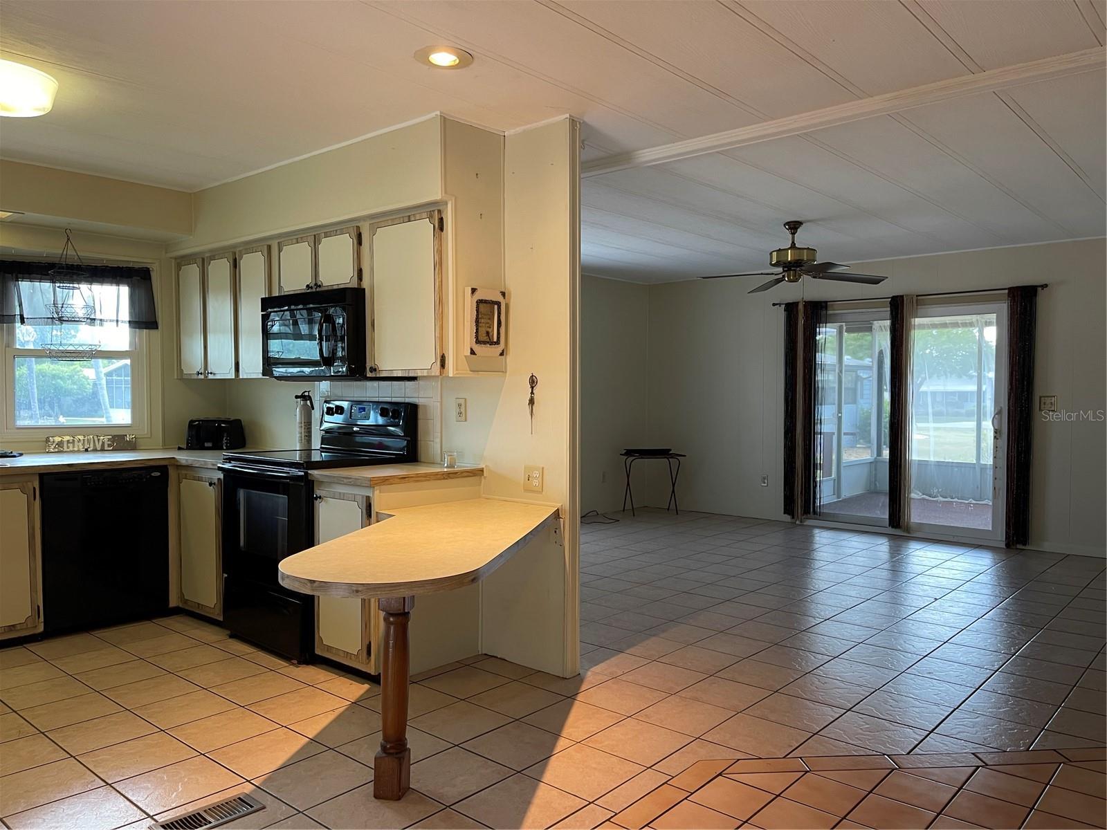 Image 9 of 29 For 2 Grove Trail