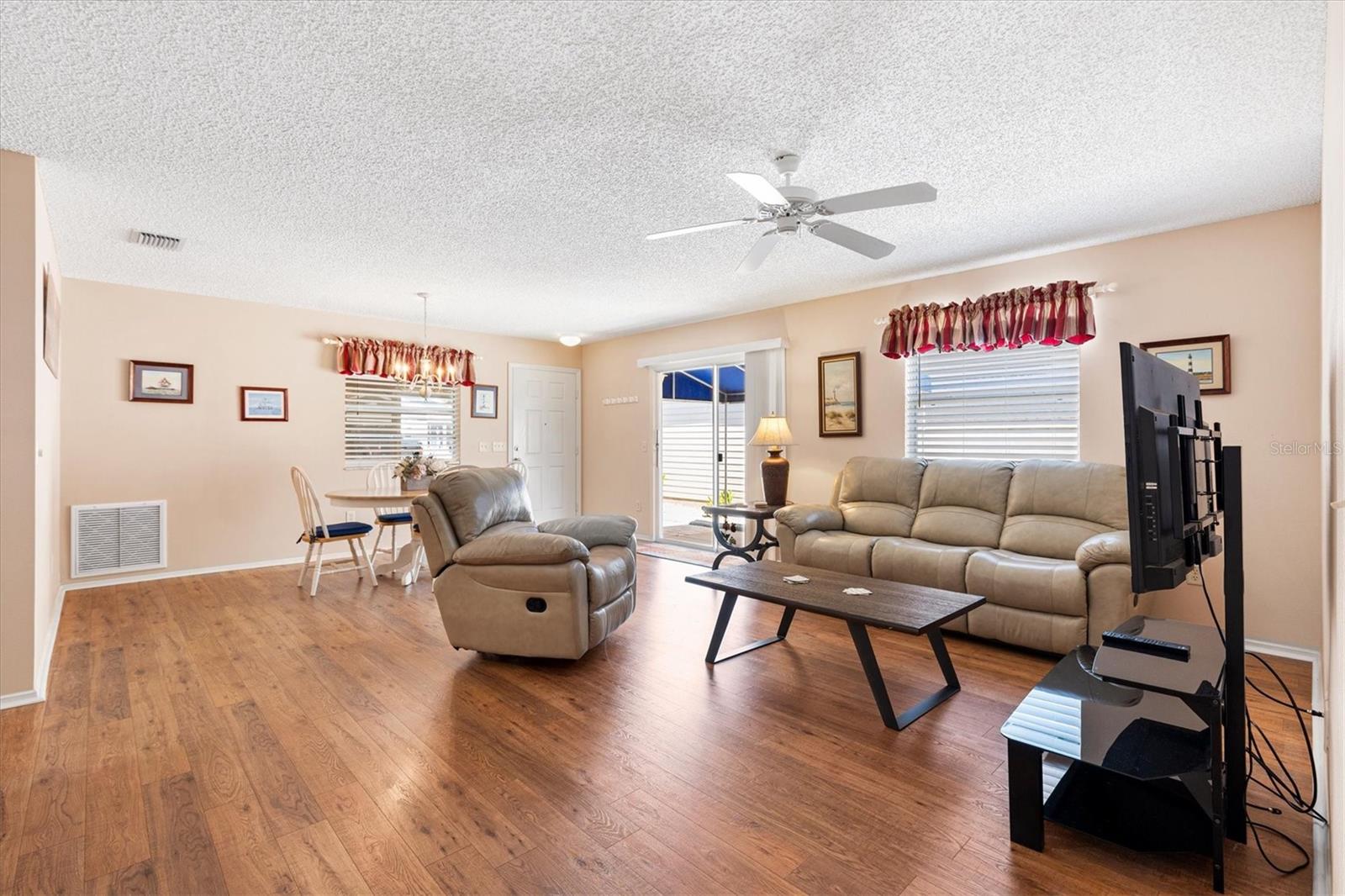 Image 10 of 37 For 17449 93rd Vine Avenue