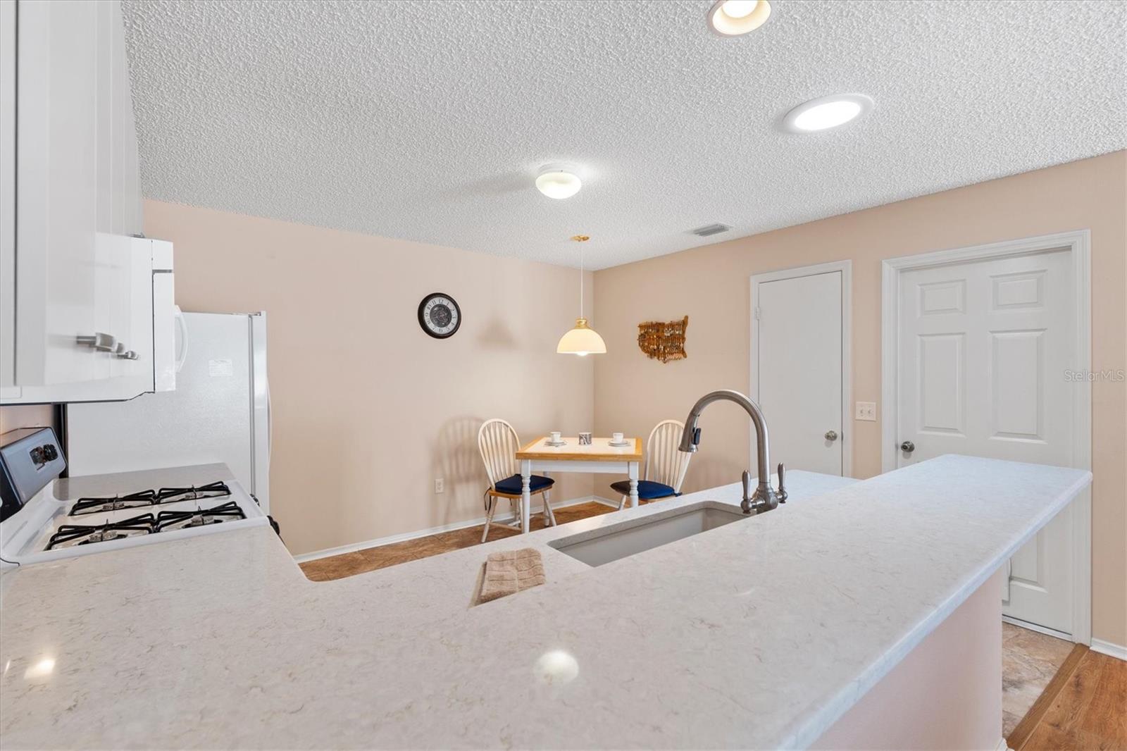 Image 14 of 37 For 17449 93rd Vine Avenue