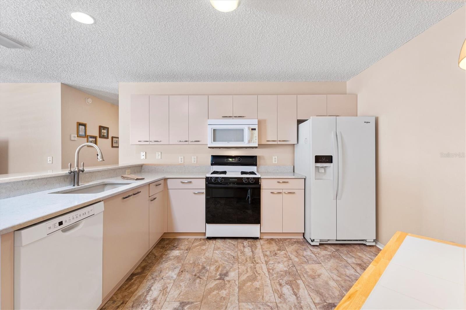 Image 15 of 37 For 17449 93rd Vine Avenue